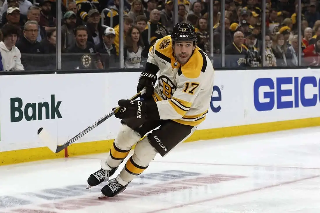 NHL: Chicago Blackhawks at Boston Bruins